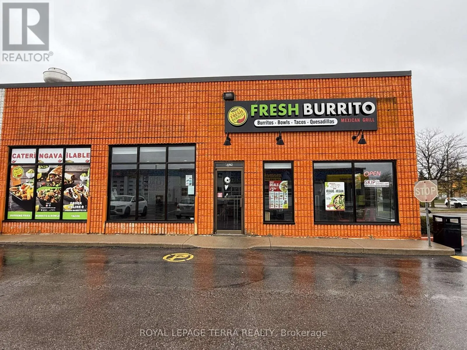 A - 652 FAIRWAY ROAD S