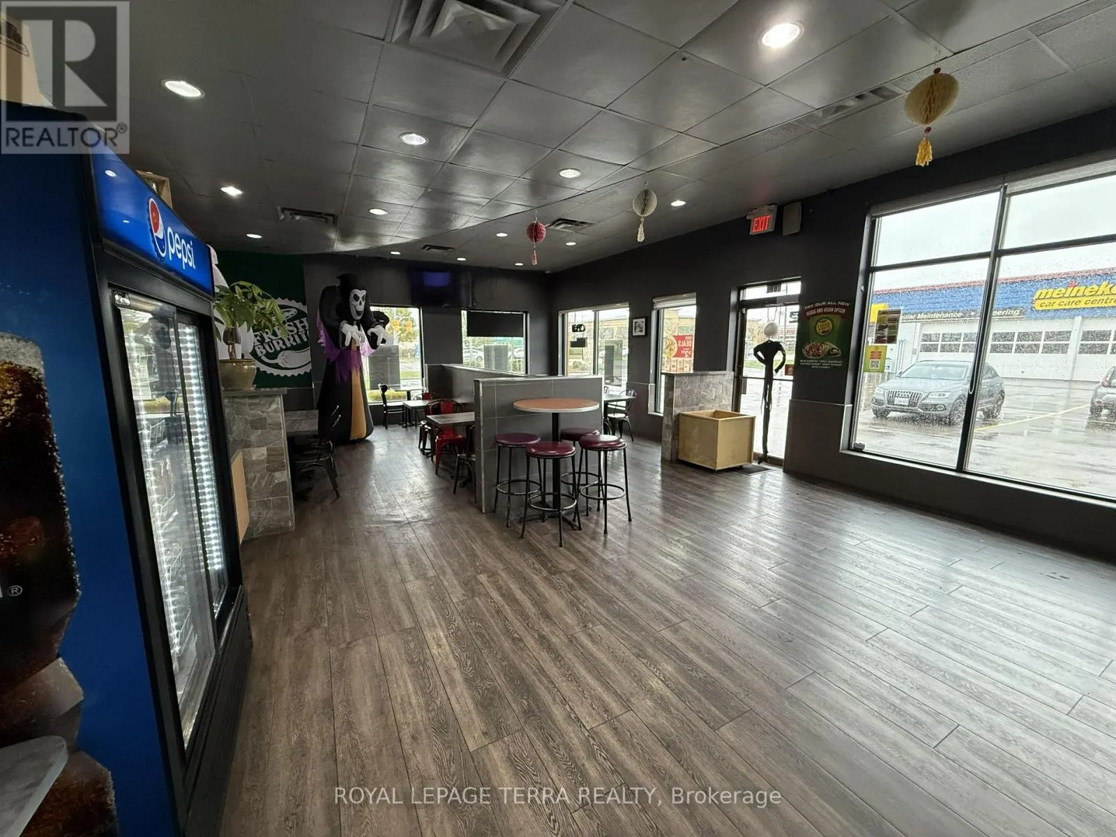 A - 652 FAIRWAY ROAD S