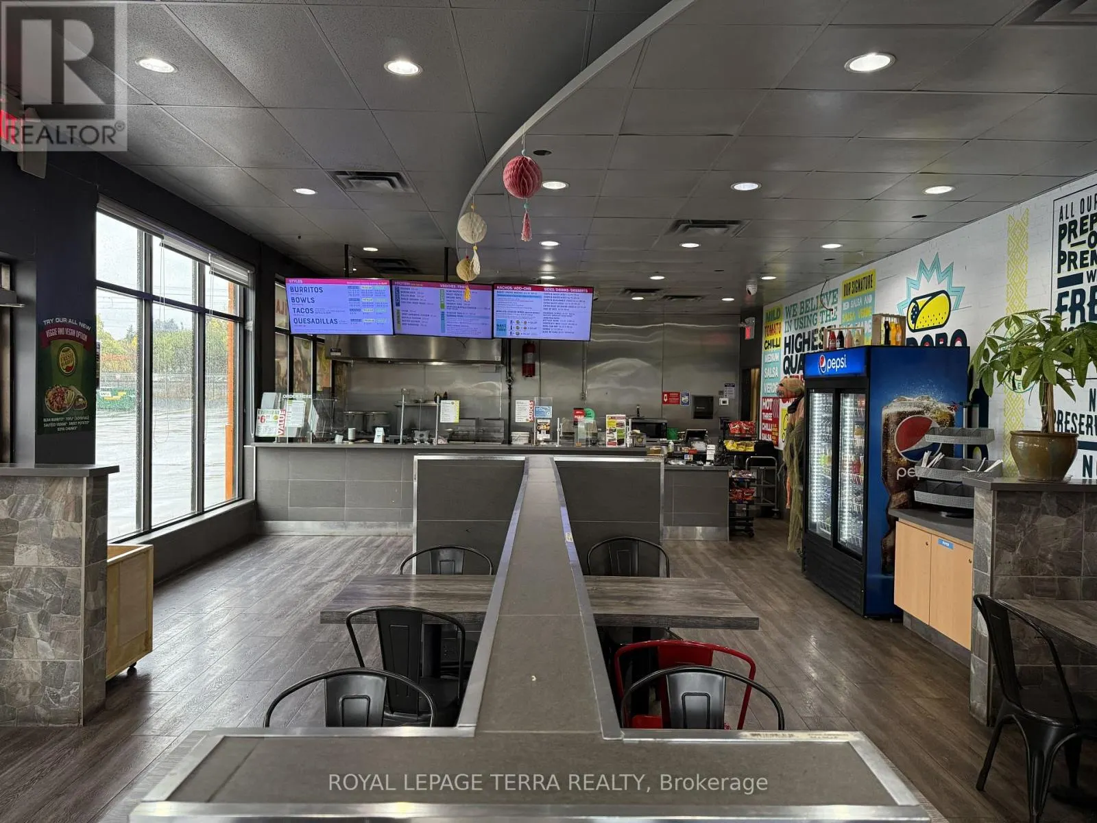 A - 652 FAIRWAY ROAD S