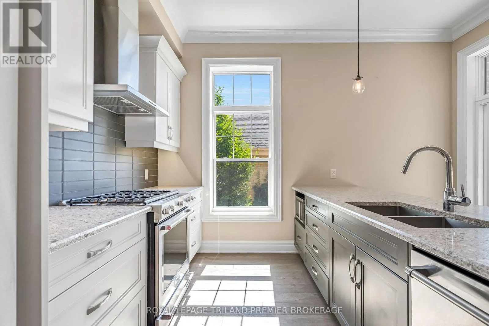 202 - 122 WORTLEY ROAD, #202