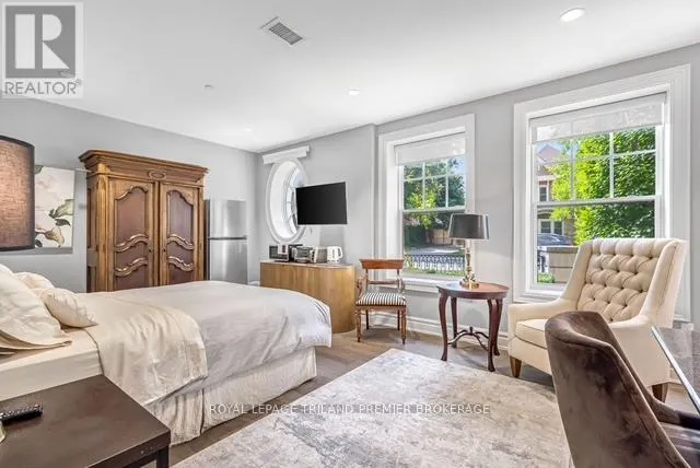 202 - 122 WORTLEY ROAD, #202