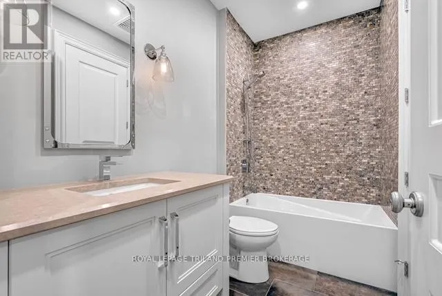 202 - 122 WORTLEY ROAD, #202