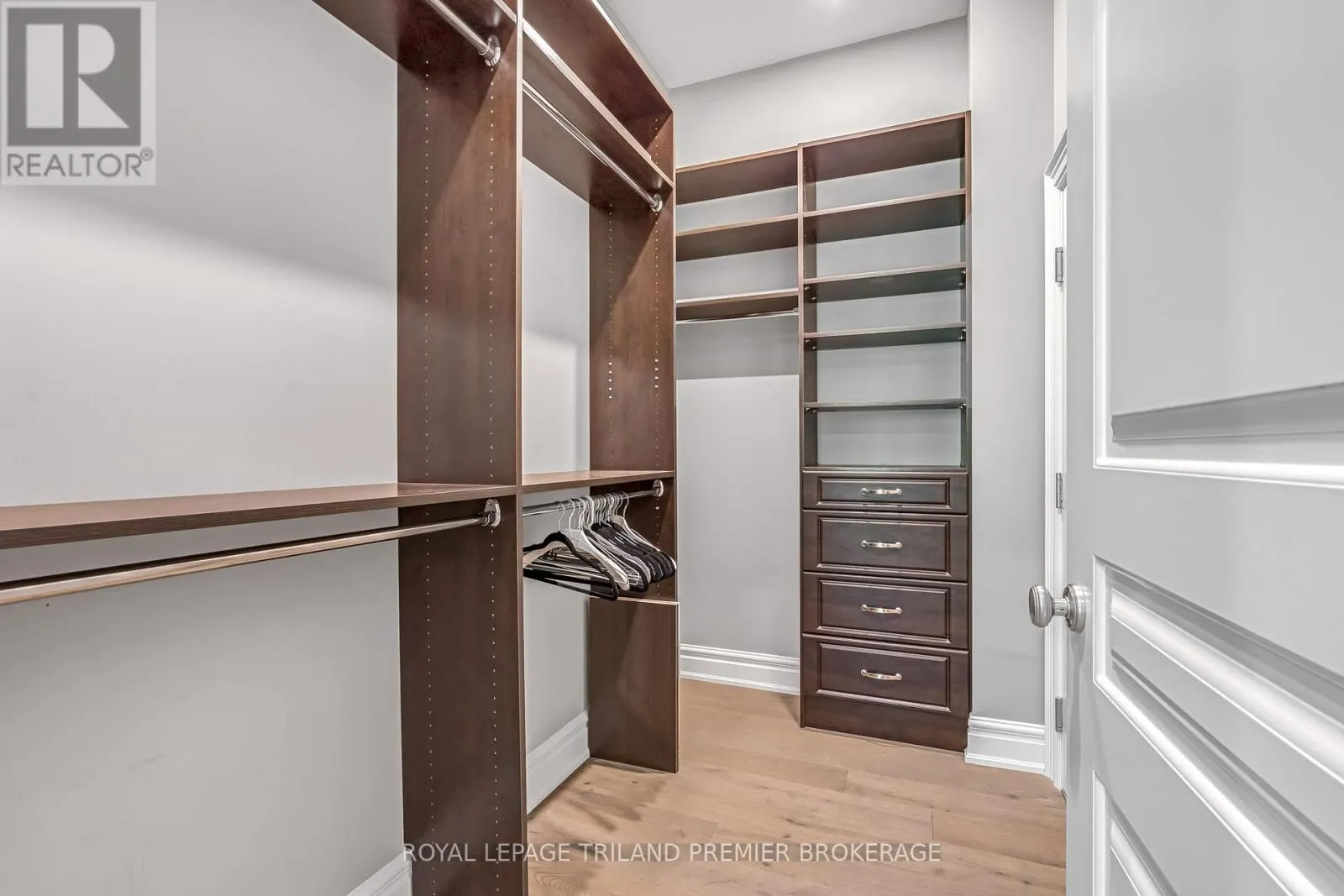 202 - 122 WORTLEY ROAD, #202