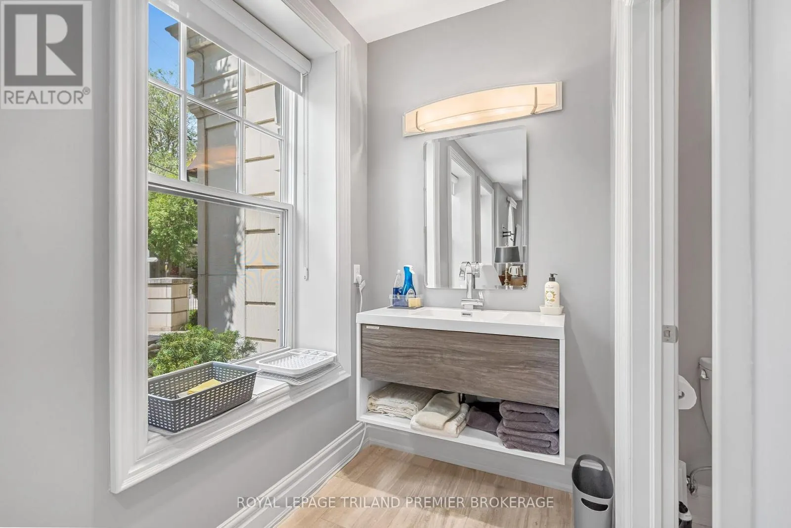 202 - 122 WORTLEY ROAD, #202