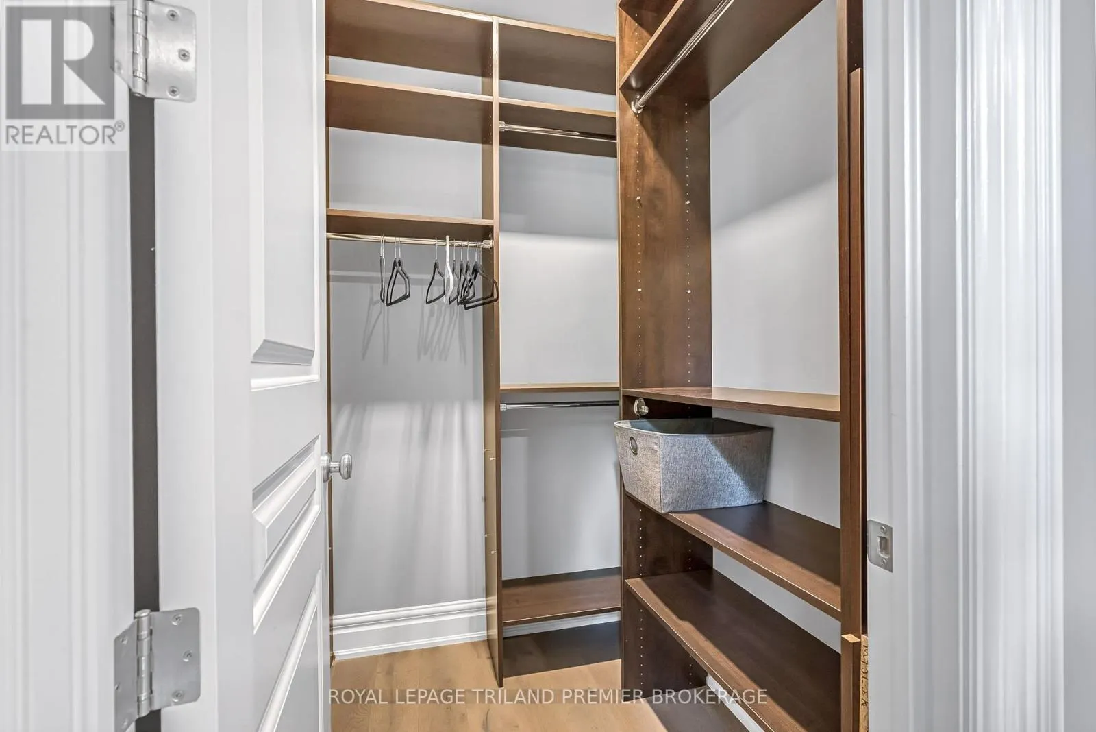 202 - 122 WORTLEY ROAD, #202