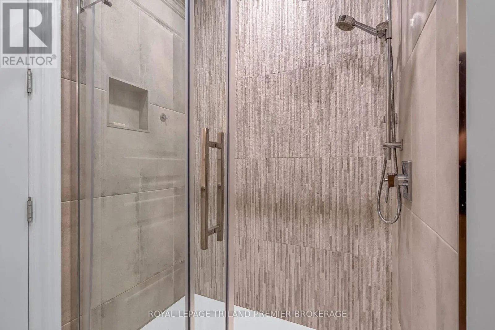 202 - 122 WORTLEY ROAD, #202