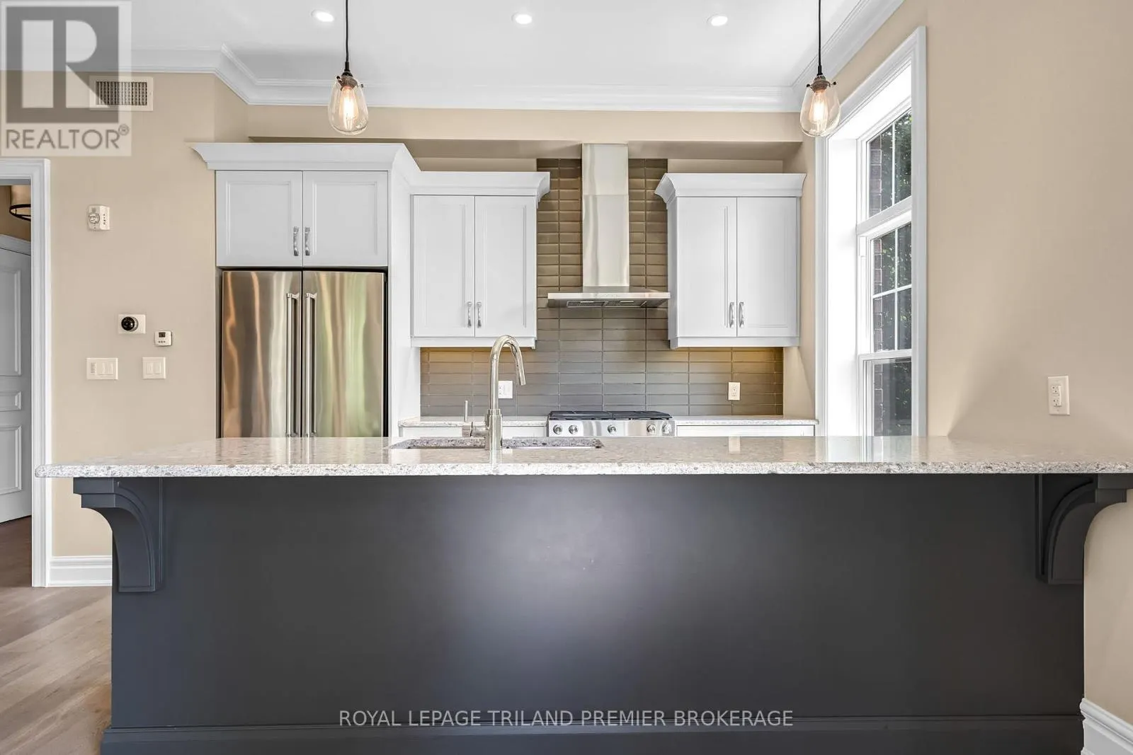 202 - 122 WORTLEY ROAD, #202