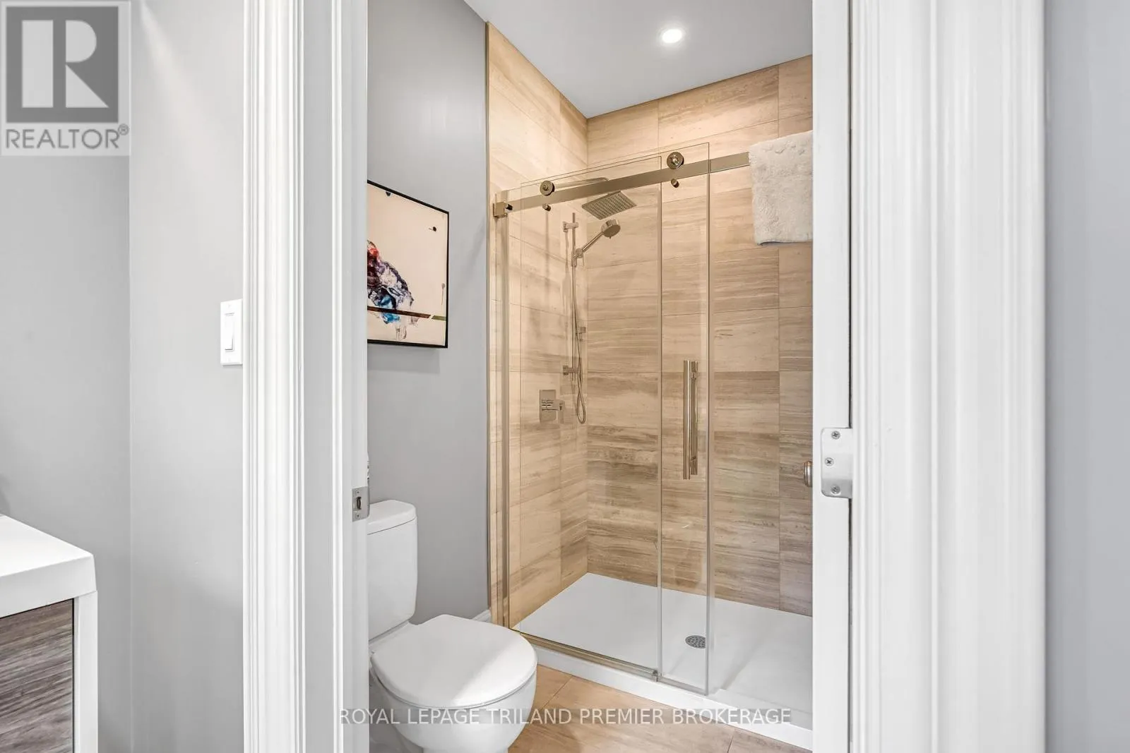 202 - 122 WORTLEY ROAD, #202