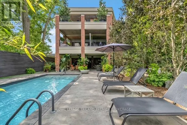 202 - 122 WORTLEY ROAD, #202