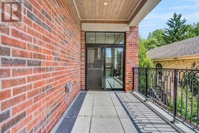 202 - 122 WORTLEY ROAD, #202