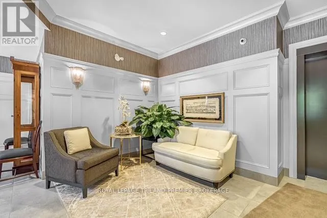 202 - 122 WORTLEY ROAD, #202