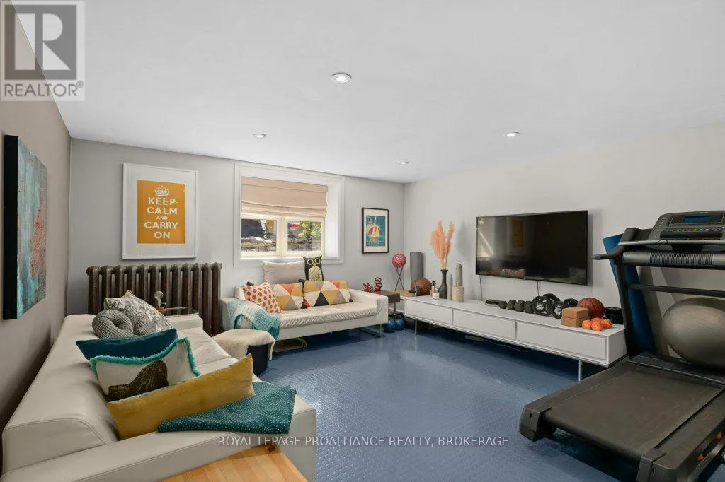 28 WELLINGTON STREET