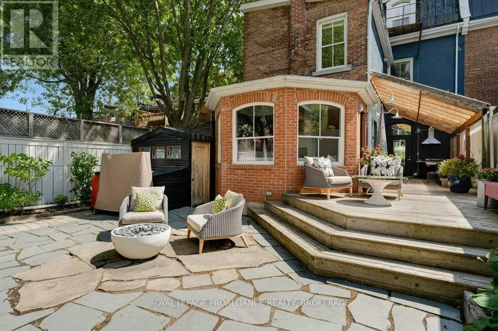 28 WELLINGTON STREET