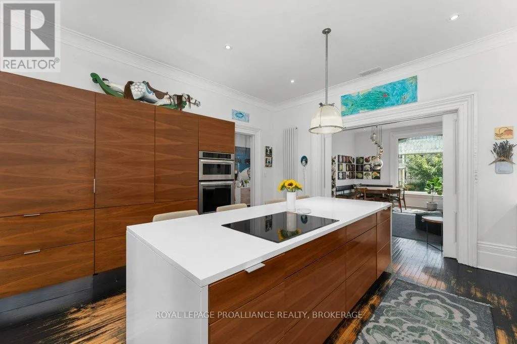 28 WELLINGTON STREET