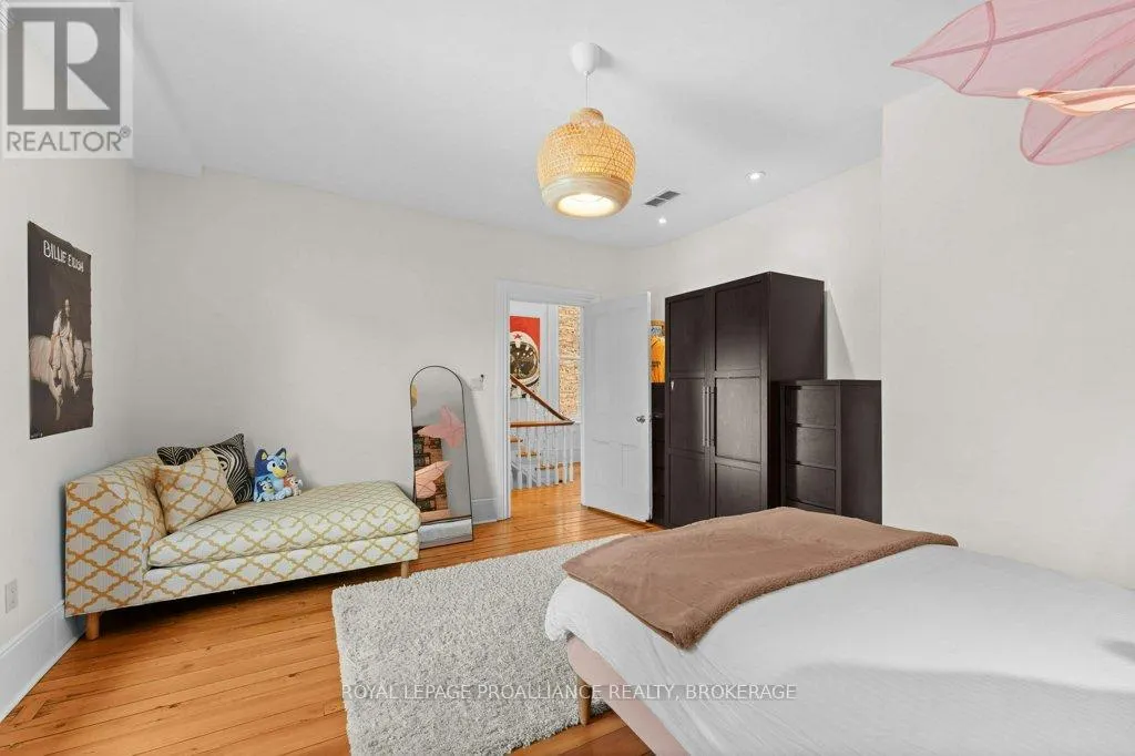 28 WELLINGTON STREET