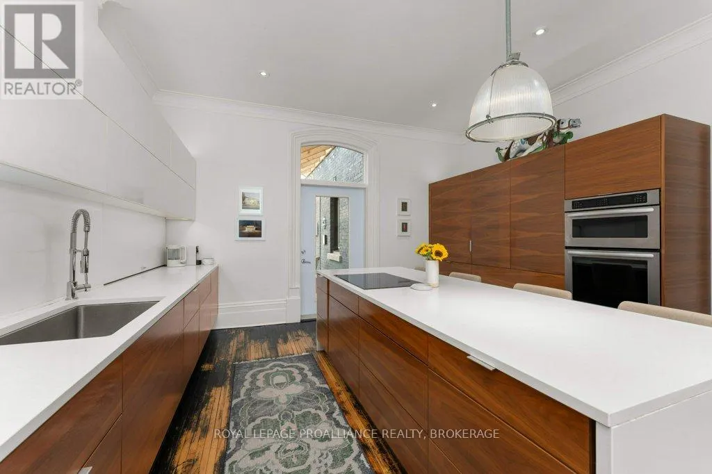 28 WELLINGTON STREET