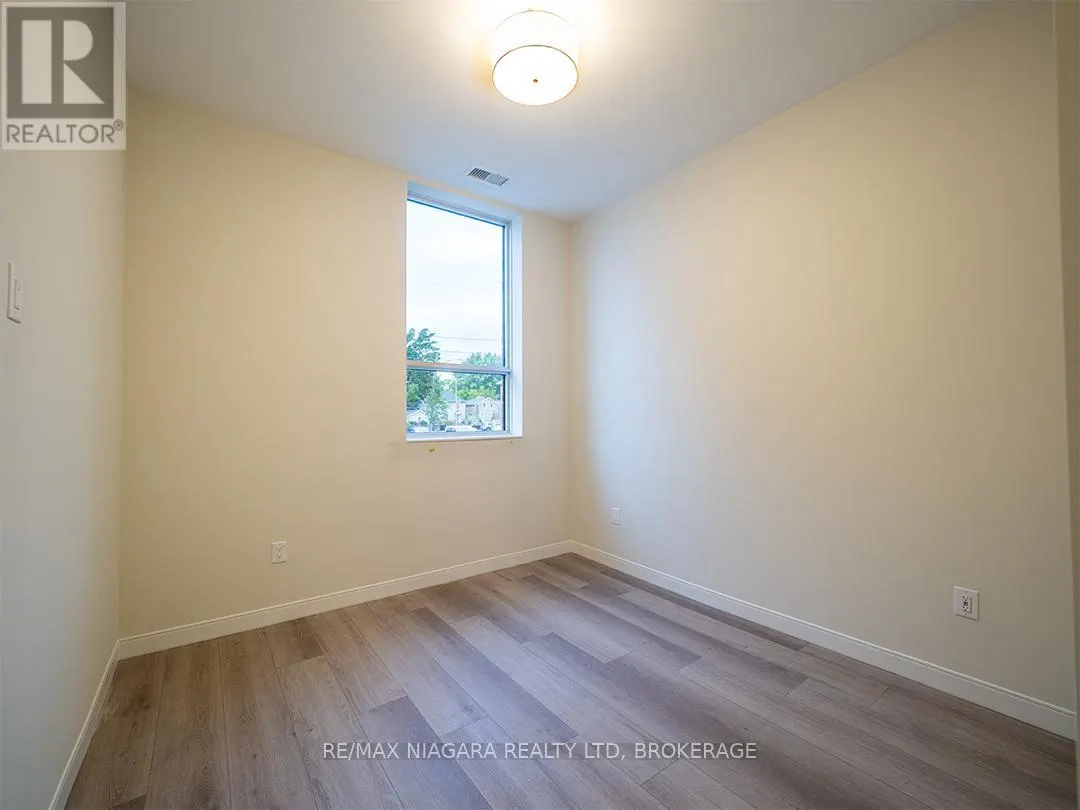 101 - 118 WEST STREET, #101