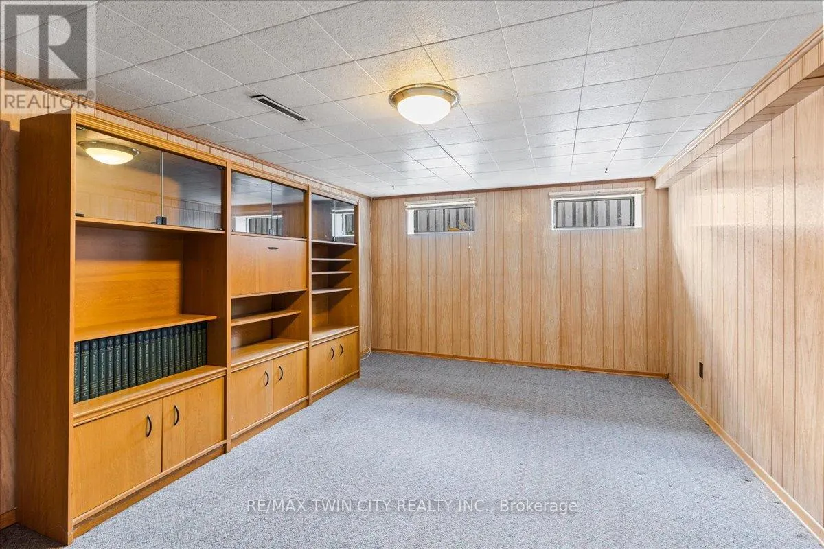 943 WINTERHALT AVENUE