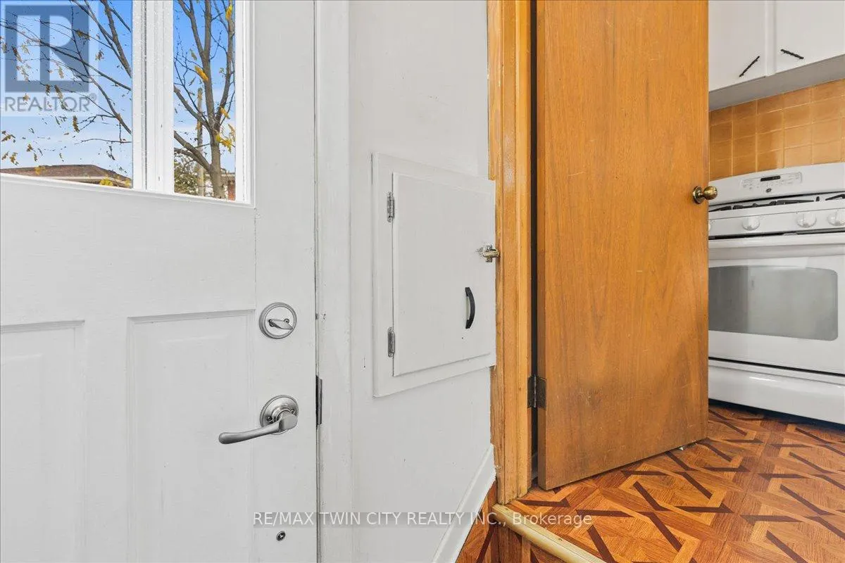 943 WINTERHALT AVENUE