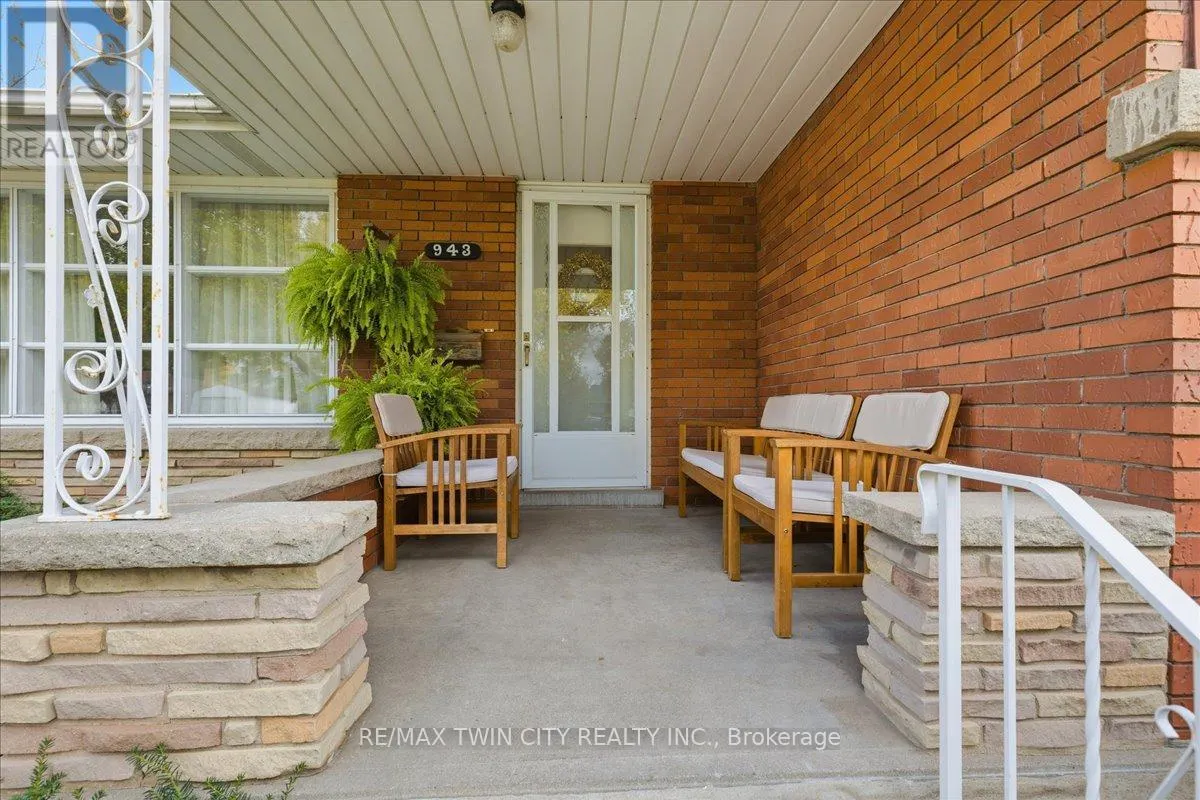 943 WINTERHALT AVENUE