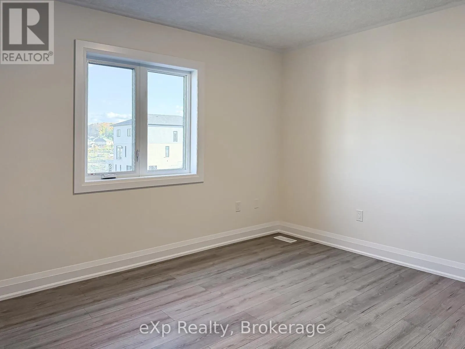 #UPPER - 347 CANADA PLUM STREET, ##Upper