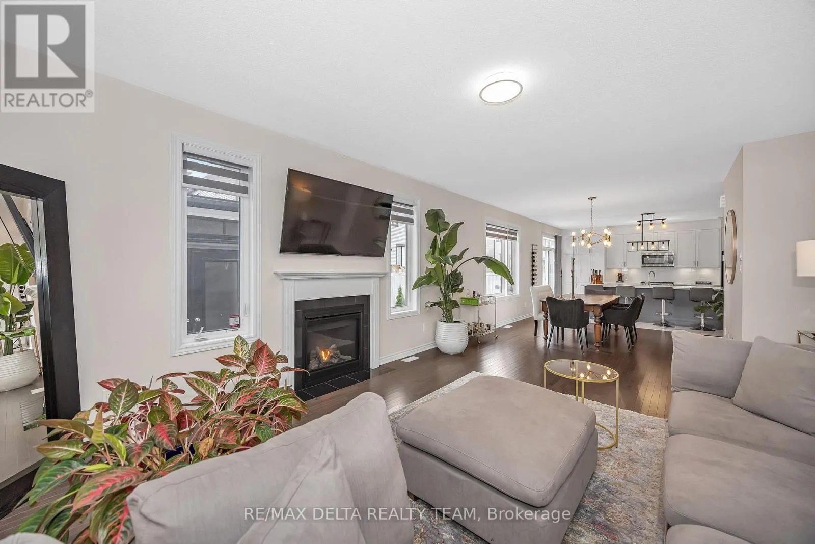 748 VENNECY TERRACE