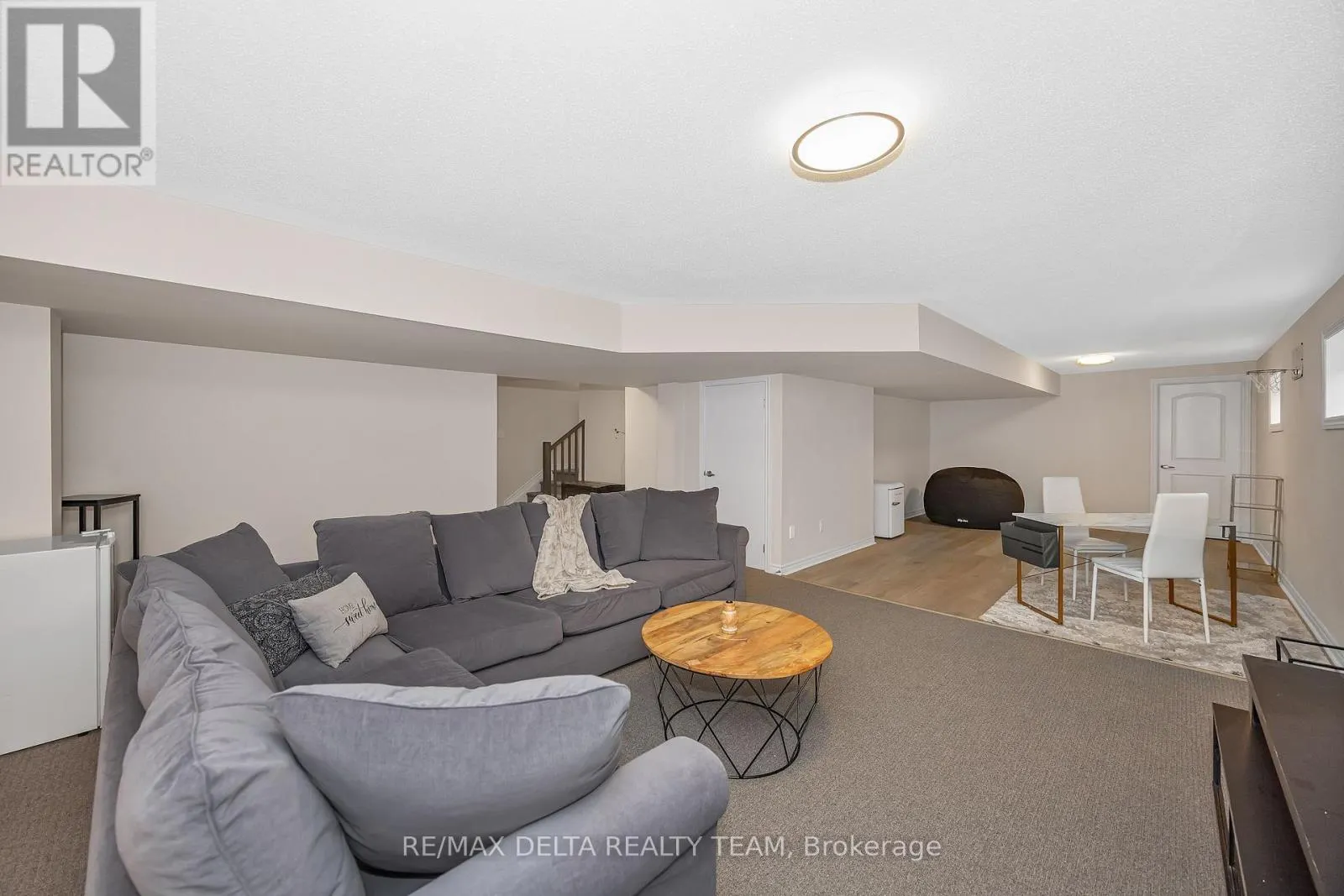 748 VENNECY TERRACE