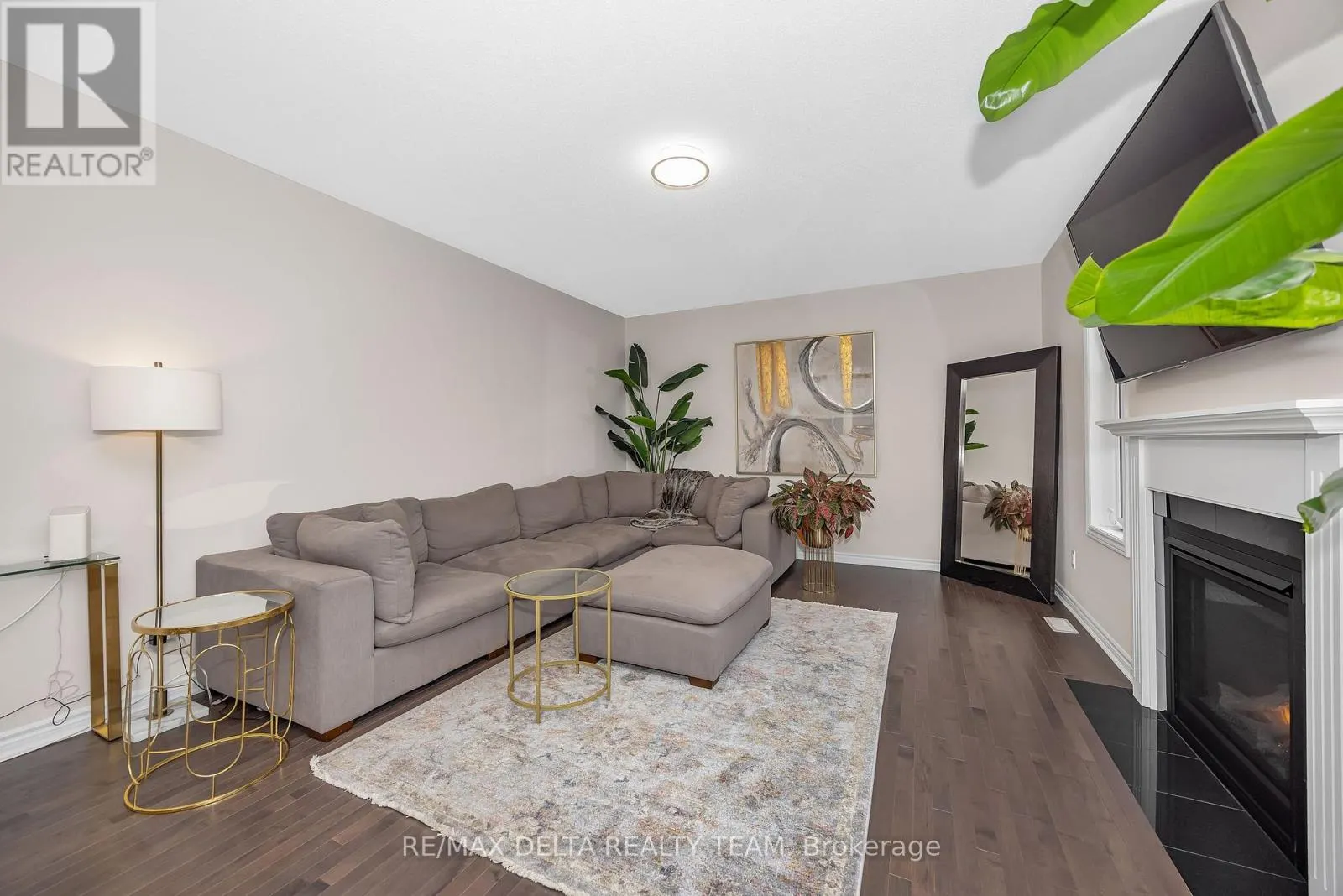 748 VENNECY TERRACE