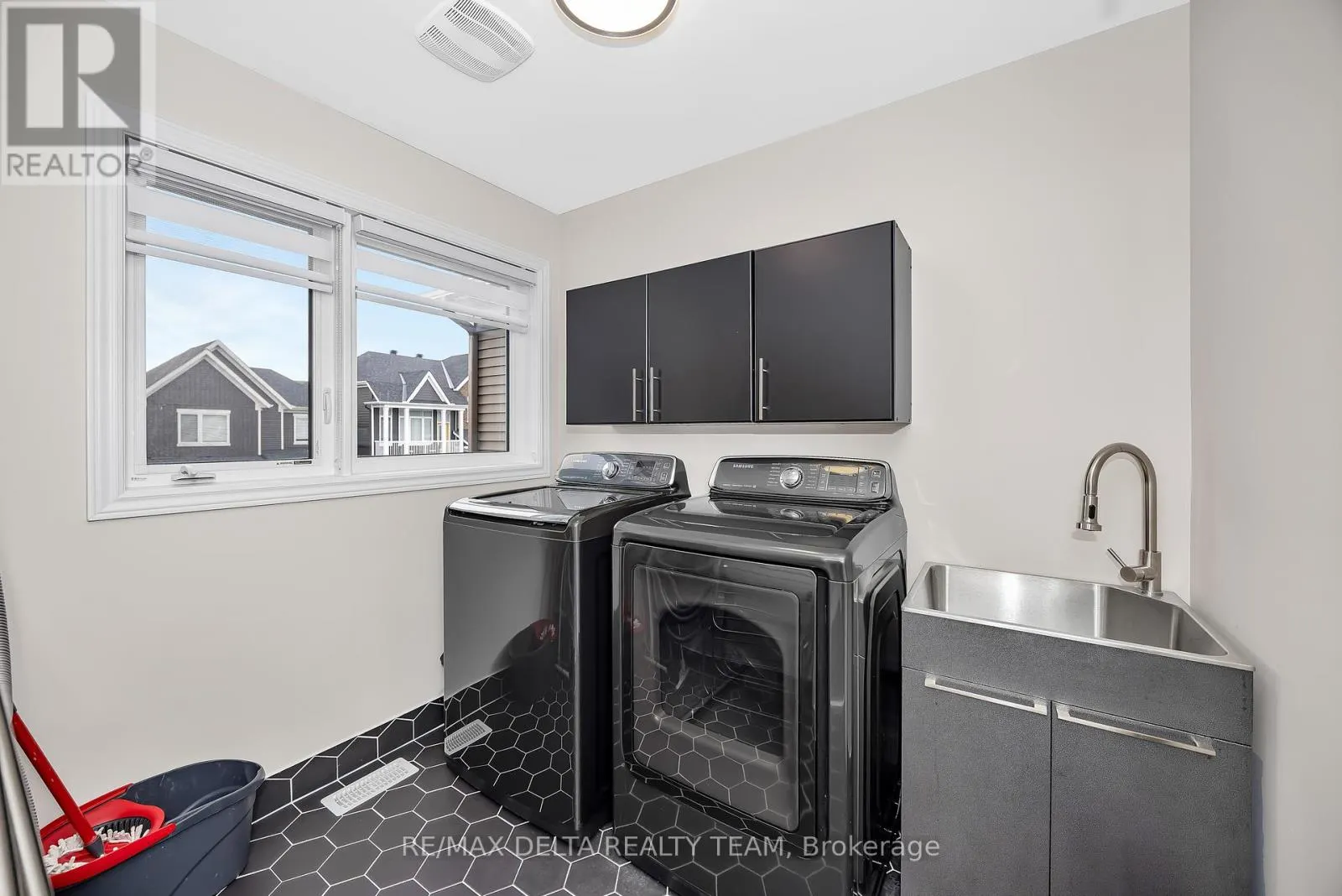748 VENNECY TERRACE
