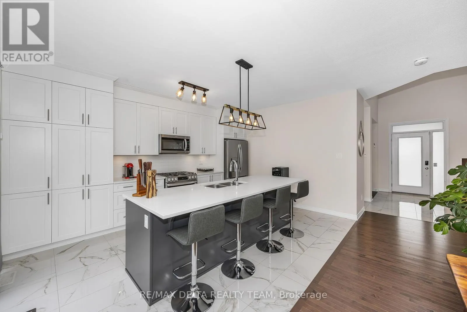 748 VENNECY TERRACE