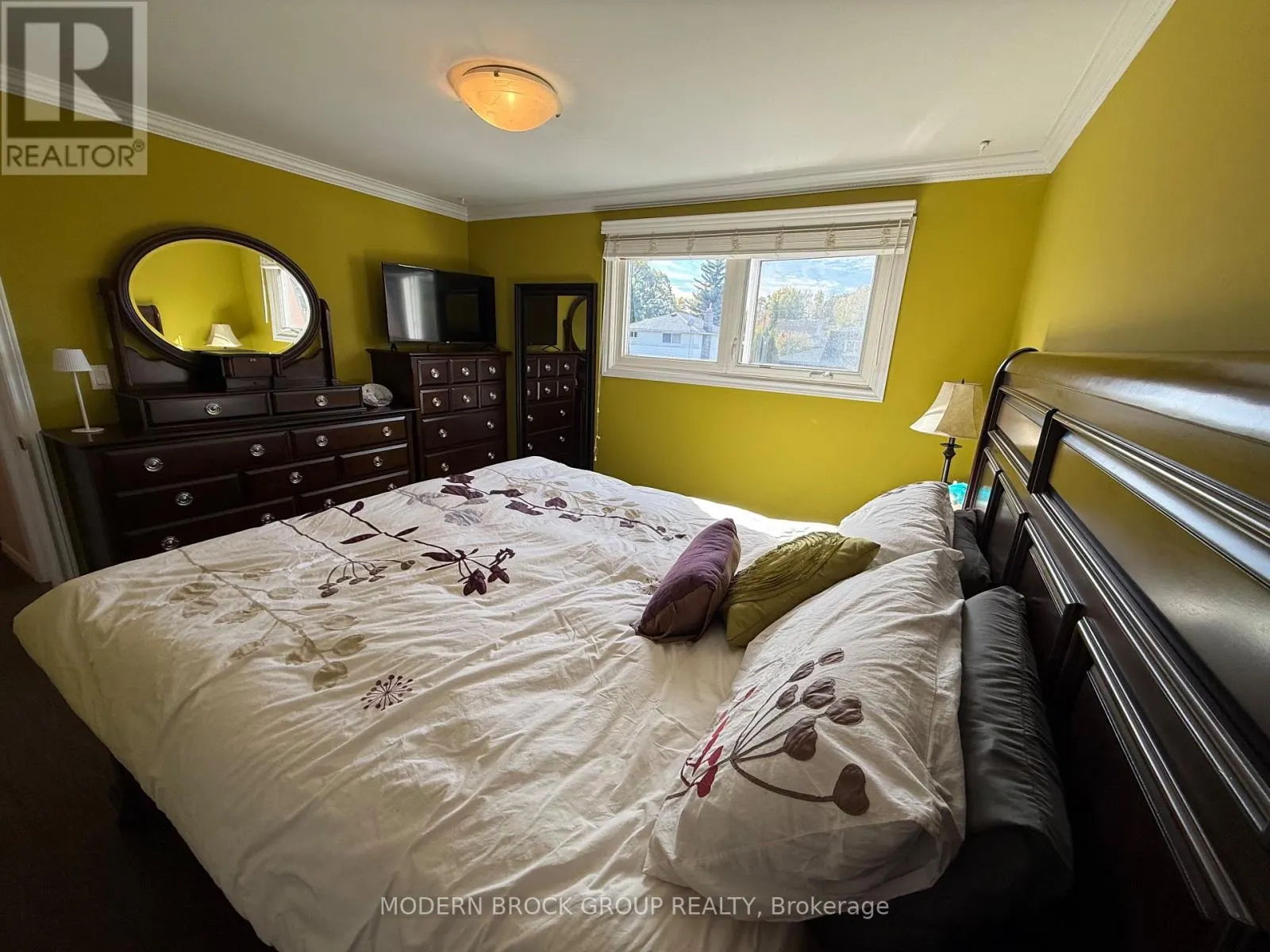 1350 LINDEN CRESCENT