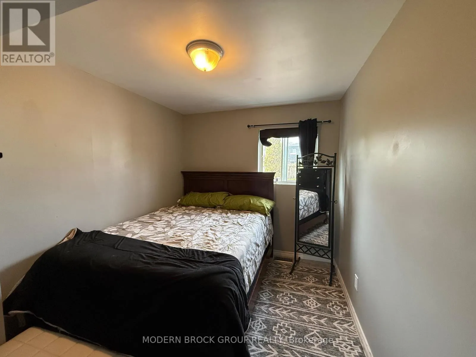 1350 LINDEN CRESCENT