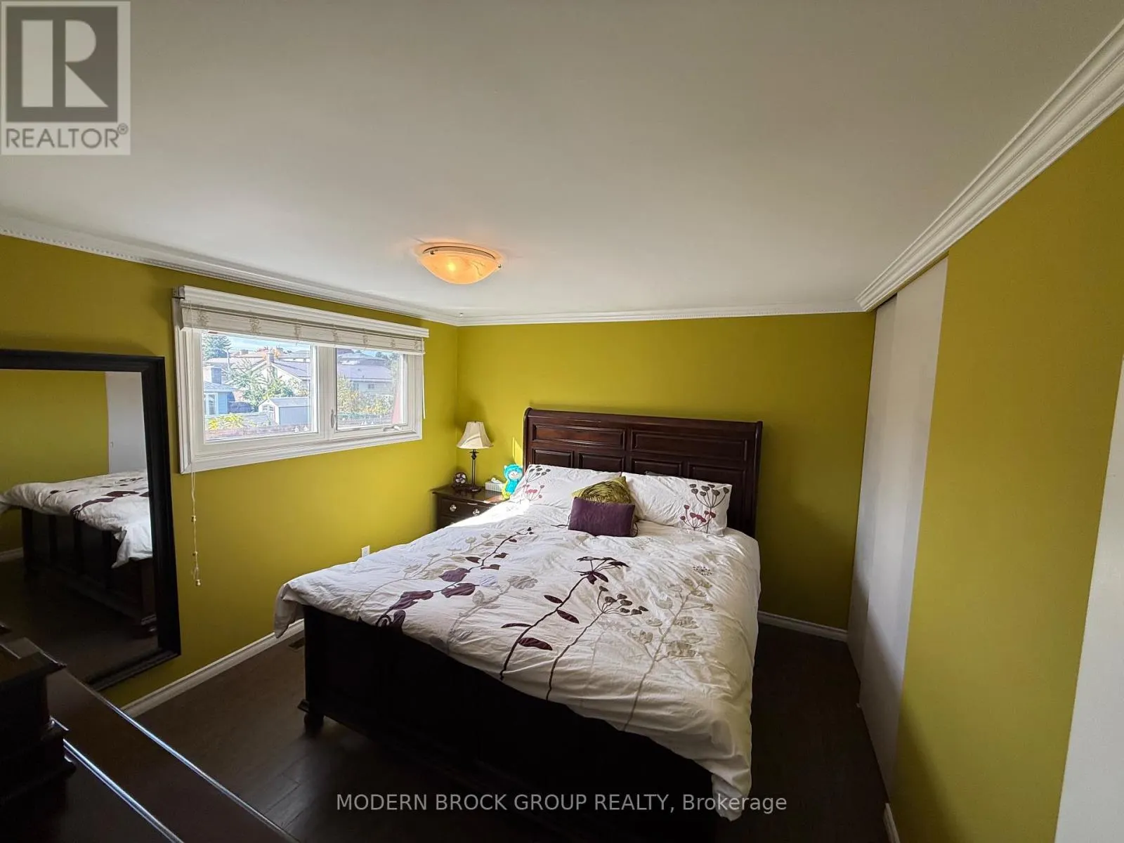 1350 LINDEN CRESCENT