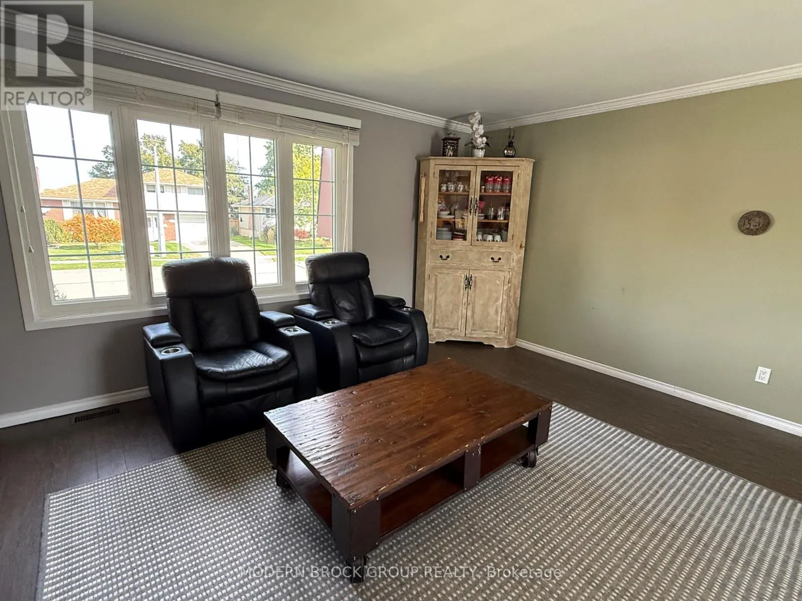 1350 LINDEN CRESCENT