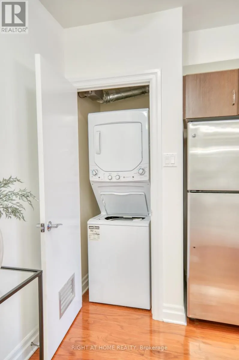 UNIT #206 - 1433 WELLINGTON STREET W