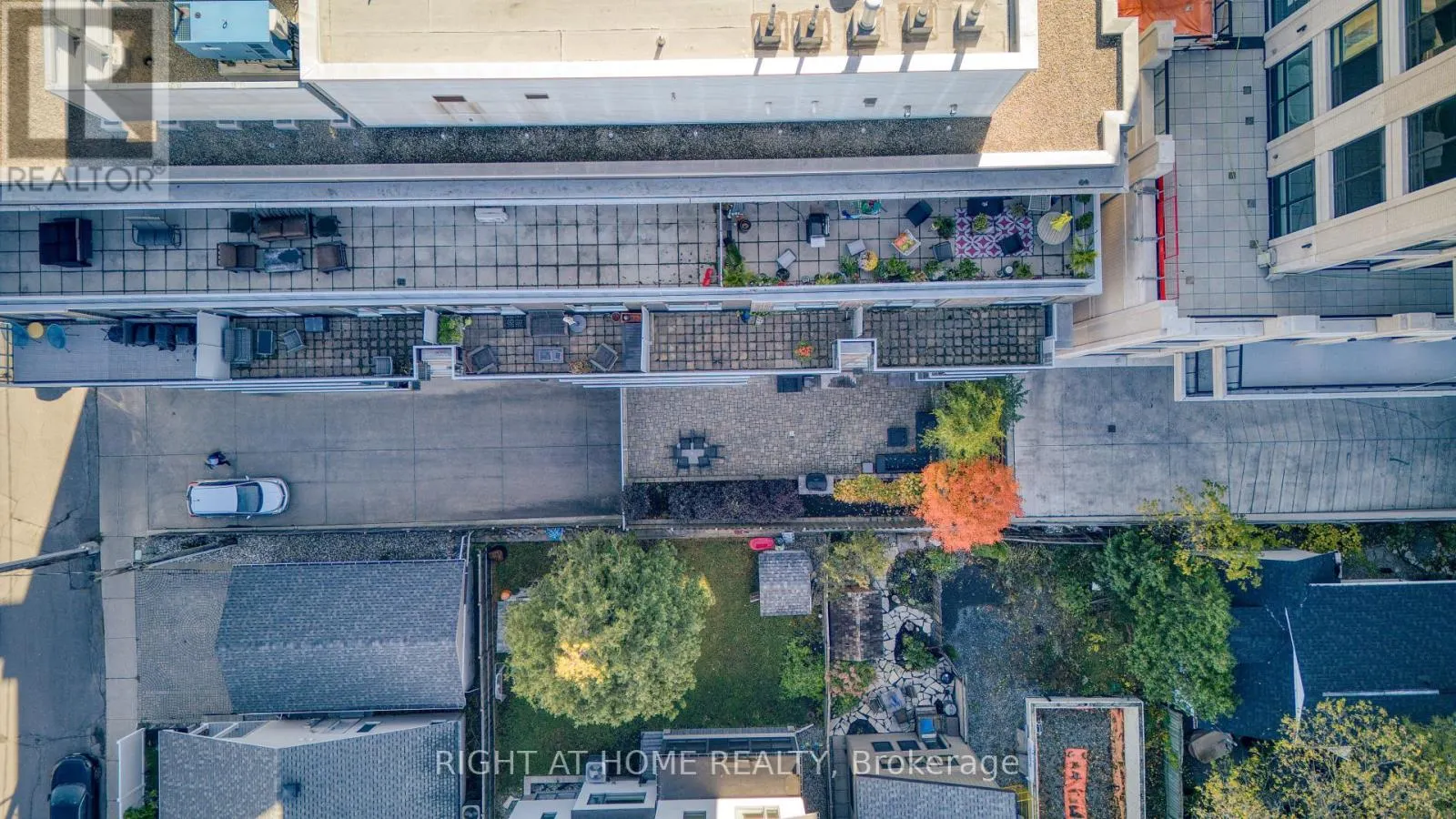 UNIT #206 - 1433 WELLINGTON STREET W