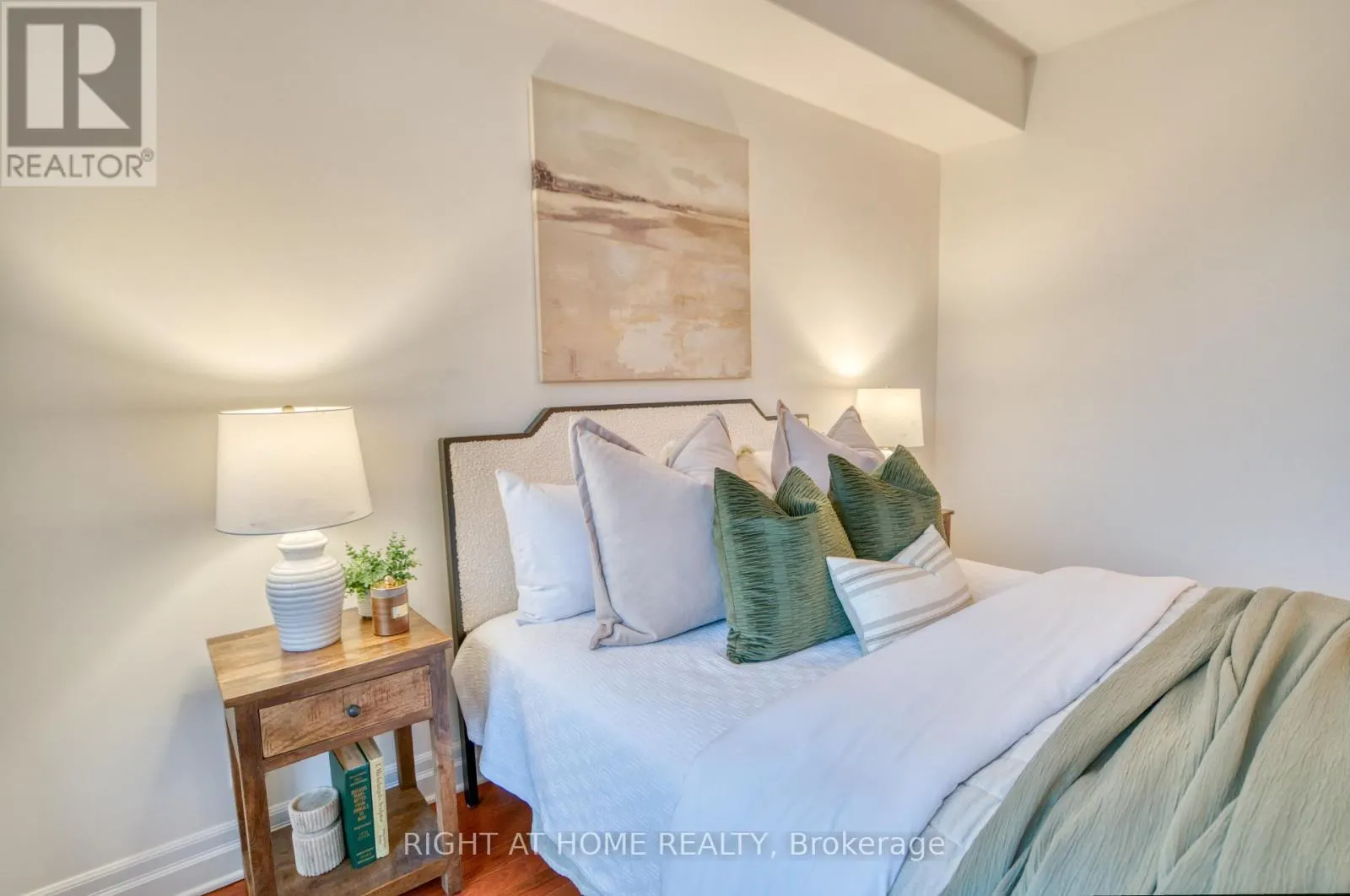 UNIT #206 - 1433 WELLINGTON STREET W