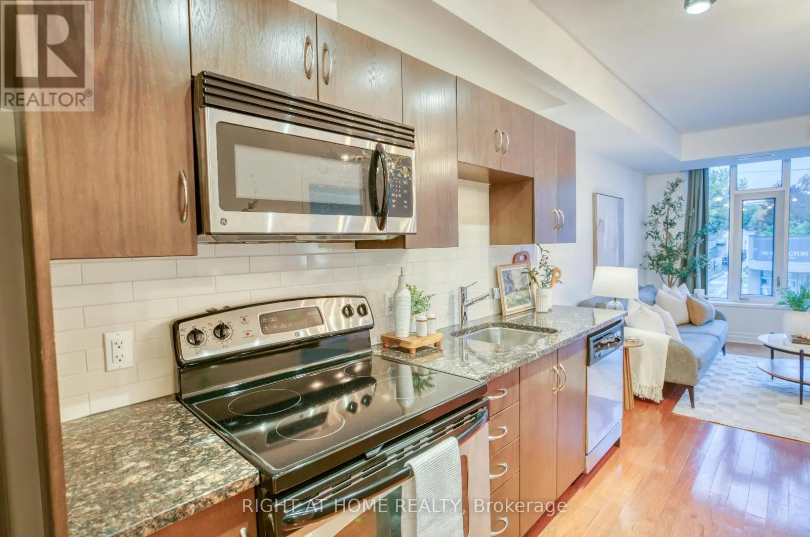 UNIT #206 - 1433 WELLINGTON STREET W