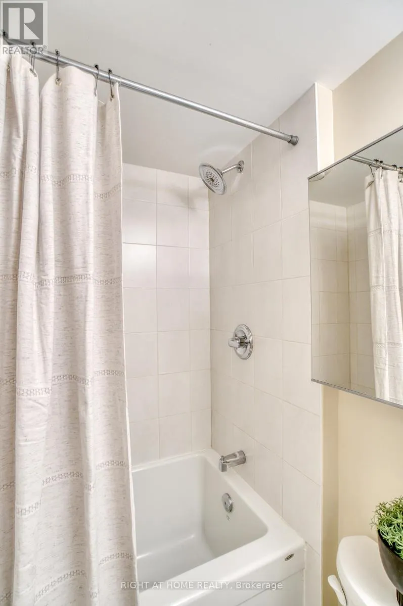 UNIT #206 - 1433 WELLINGTON STREET W