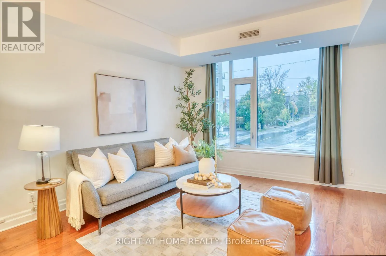 UNIT #206 - 1433 WELLINGTON STREET W