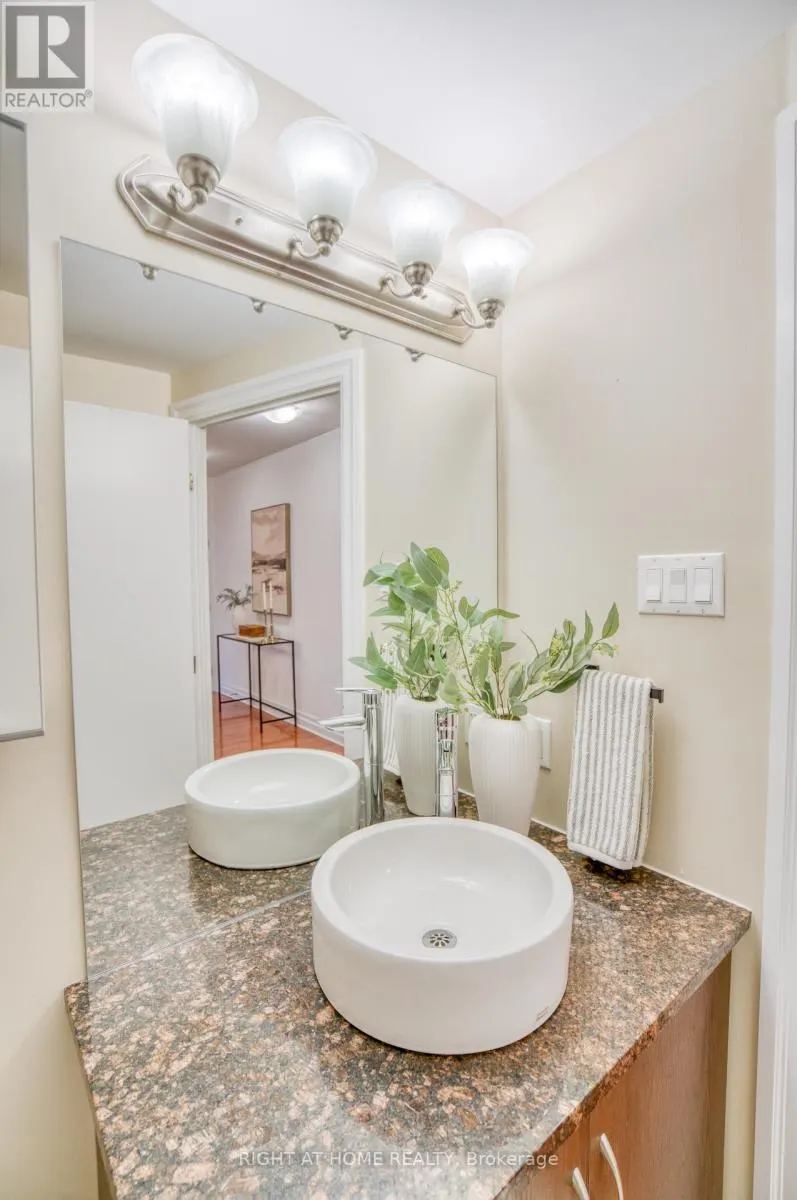 UNIT #206 - 1433 WELLINGTON STREET W