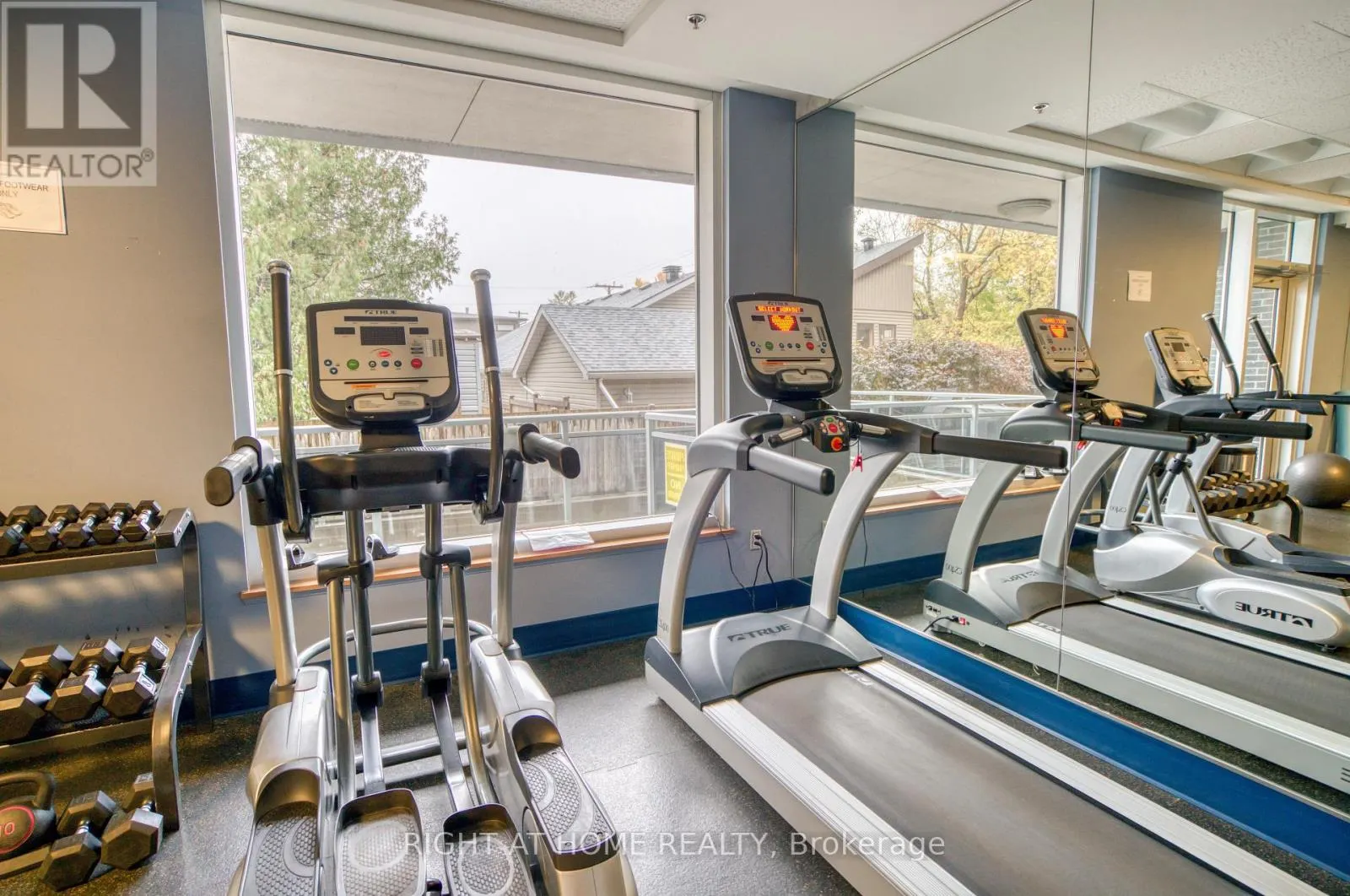 UNIT #206 - 1433 WELLINGTON STREET W
