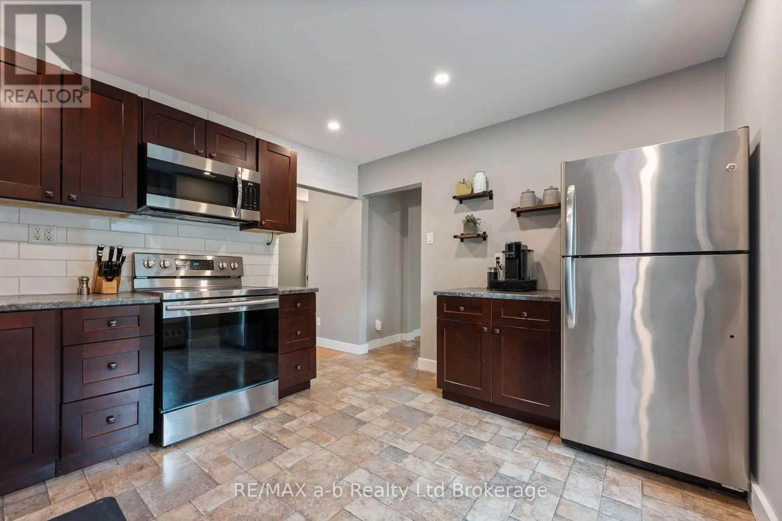 31 CONCESSION STREET W