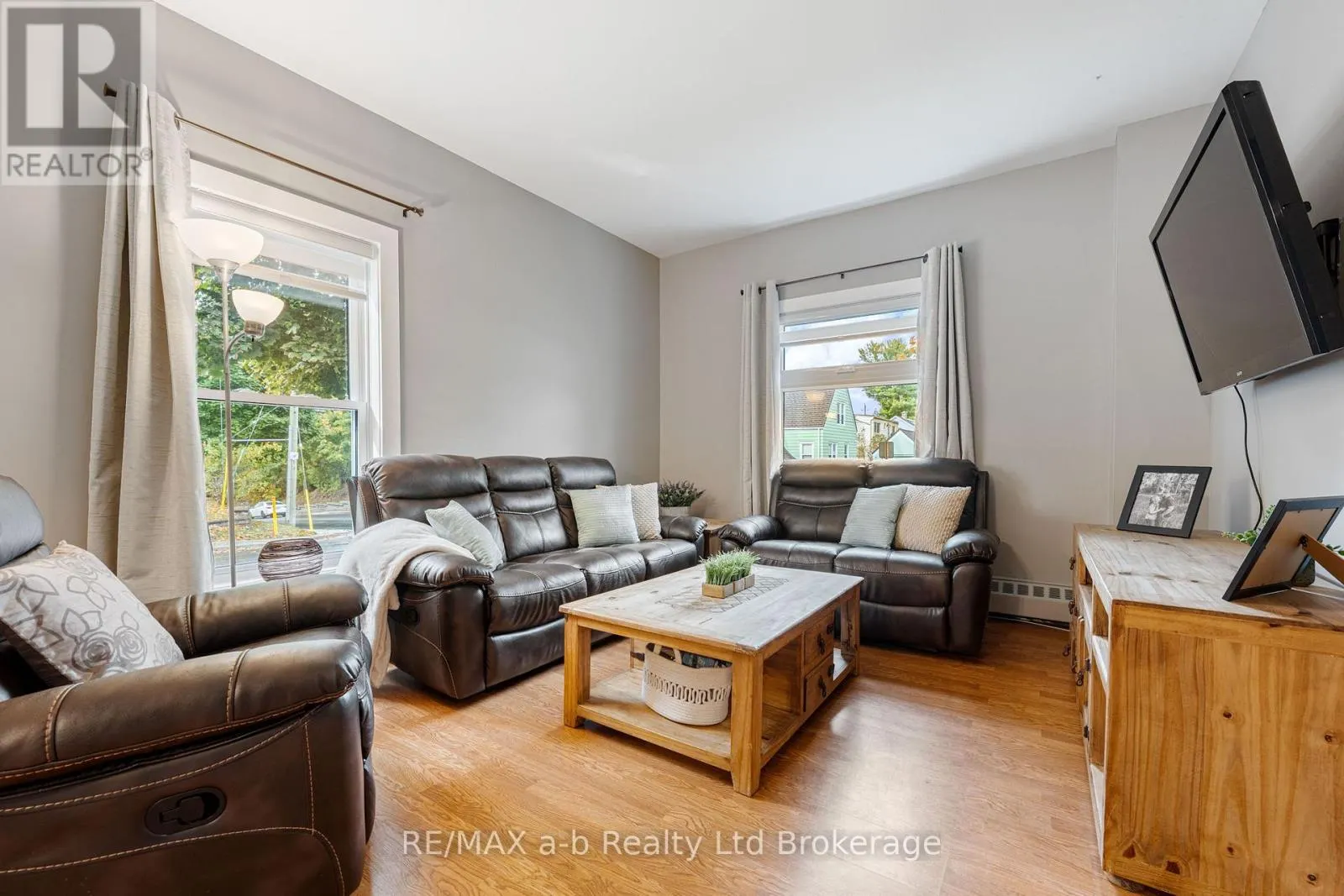 31 CONCESSION STREET W