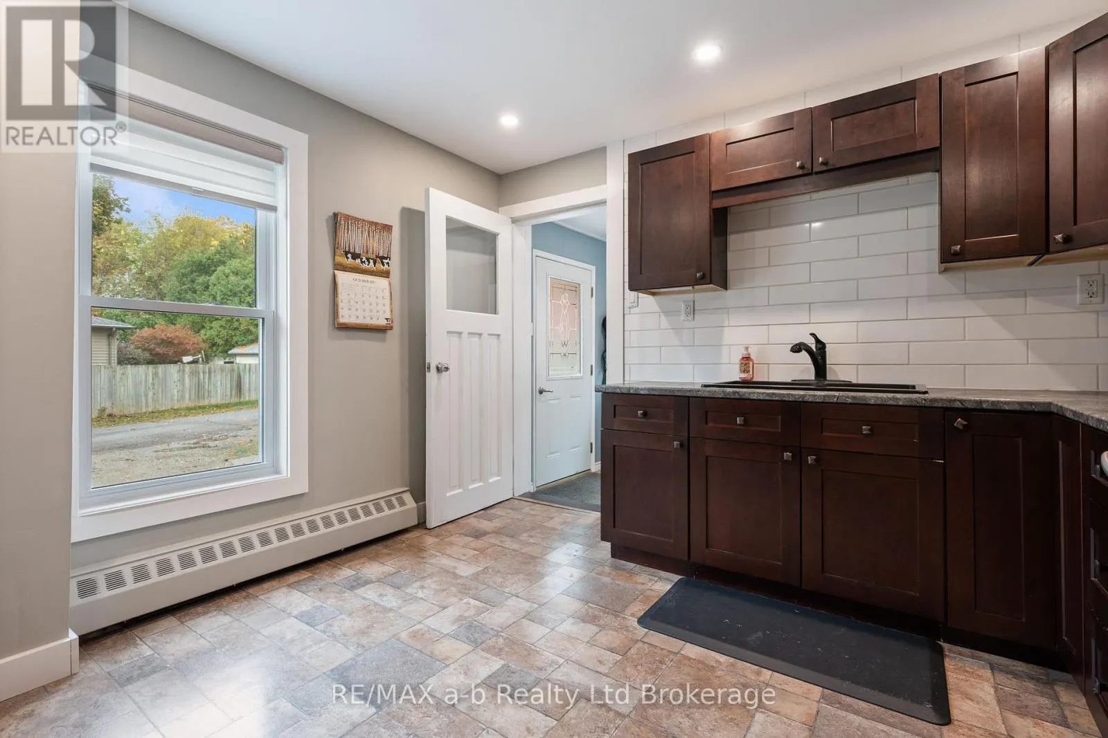 31 CONCESSION STREET W