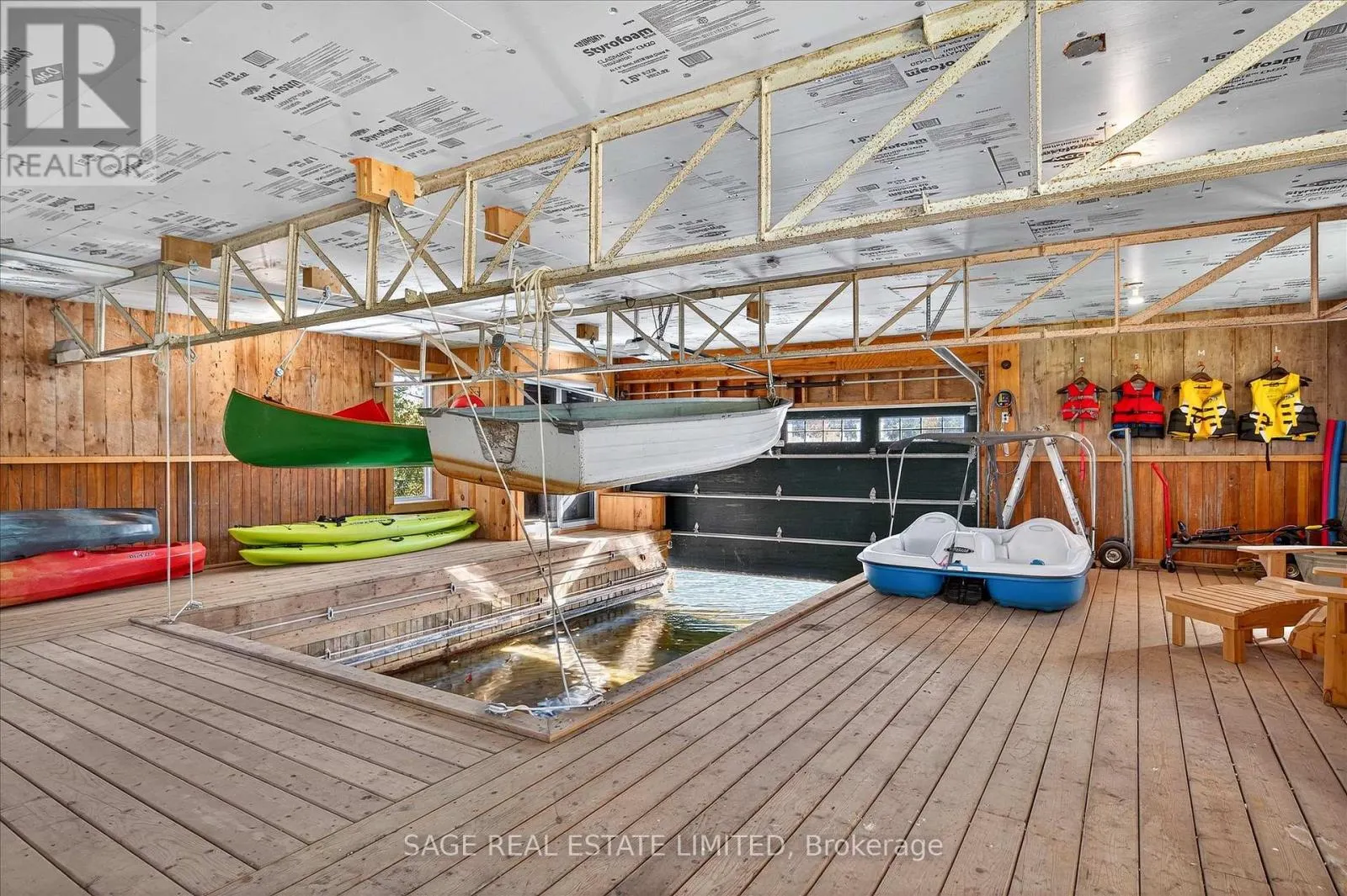 33 NORTH WATER STREET