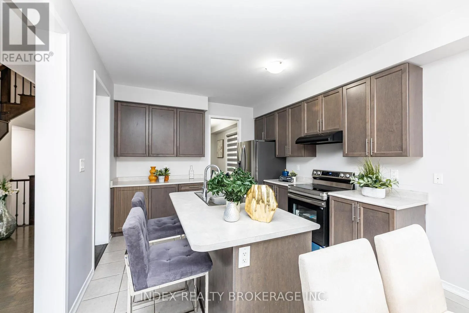 7713 BLACK MAPLE DRIVE