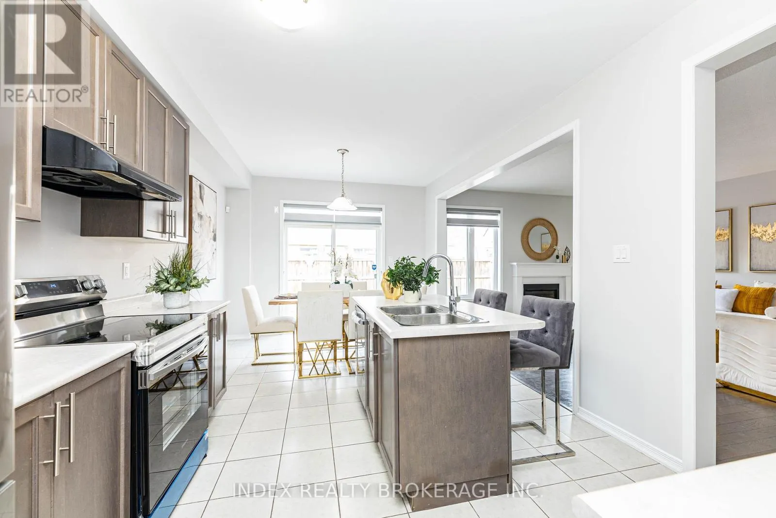 7713 BLACK MAPLE DRIVE