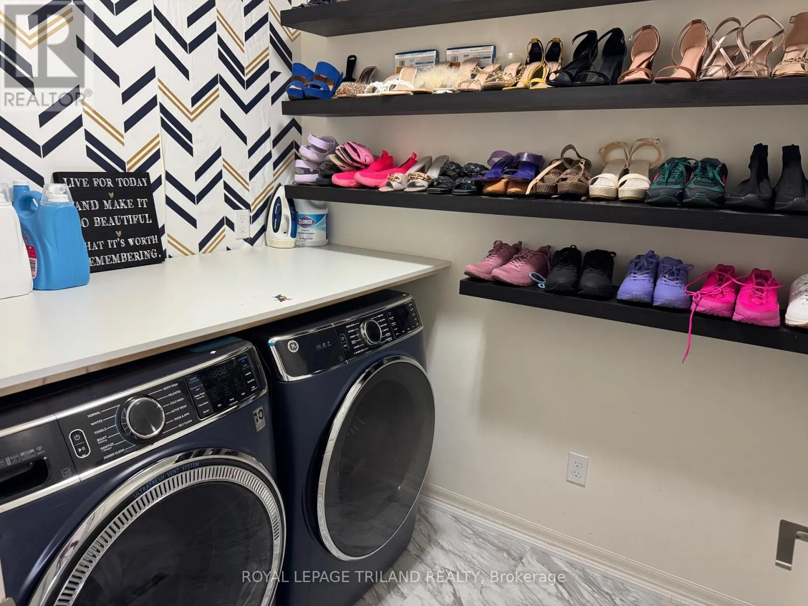 UPPER - 41 CORTLAND TERRACE, #UPPER