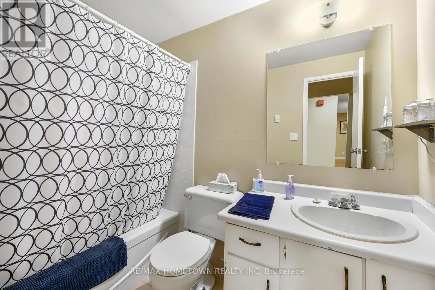 3 - 825 MACODRUM DRIVE